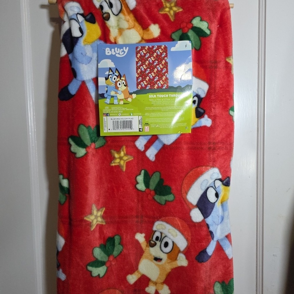Bluey & Bingo 50 x 70 Red Holiday/ Christmas Kids‎ Soft Throw Blanket